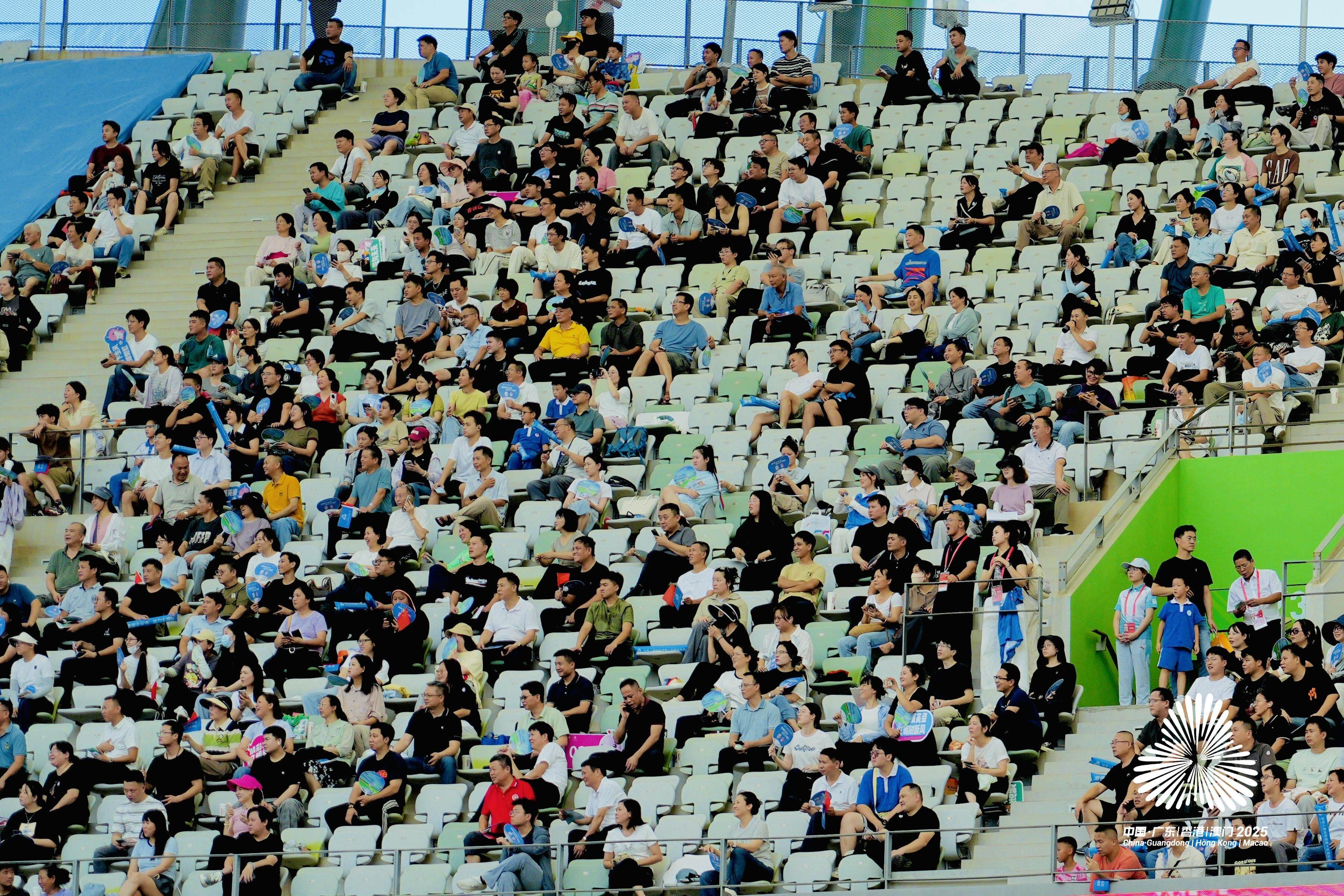 的草皮非常, 是一支延续, 导致整体配